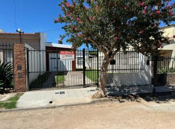 Casa · 4 Ambientes · 1 Cochera · Casa en Alquiler Las Heras 265 Fray Luis Beltran