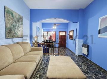Casa · 147m² · 5 Ambientes · 2 Cocheras · Venta Casa 5 Amb Parrila/cochera/patio Apta Credito Permuta