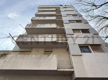 Departamento · 77m² · 5 Ambientes · 11 E/ 64 y 65 - Departamento en Venta de 2 Dorm. con Balcón