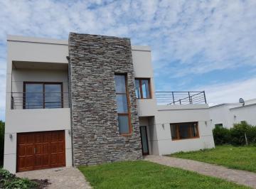 Casa · 230m² · 3 Ambientes · 1 Cochera · Alquiler 24 Meses Casa 4 Ambientes Moderna Sector Los Tilos Barrio Privado Rumenco