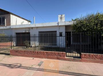 Casa · 132m² · 5 Ambientes · 1 Cochera · Casa de 2 Habitaciones en Barrio San Lorenzo