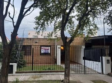 Casa de 5 ambientes, Córdoba · Casa de 3 Dorm. + Monoamb. Independie| Apto Crédito y Permuta | B Lasalle
