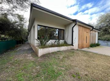Casa · 300m² · 4 Ambientes · 2 Cocheras · ¡Venta! Casa en La Pankana - 4 Dorm. ¡Toda en Una Sola Planta!