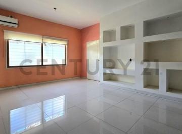 Casa · 156m² · 4 Ambientes · 1 Cochera · Impecable Casa 4 Ambientes con Garage, Patio y Quincho. Se Acepta Permuta Monoambiente Zona Parque C