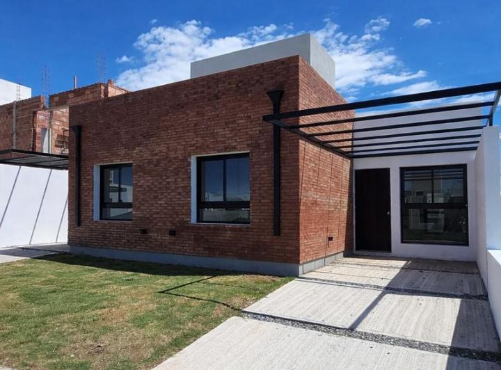 Casa · 95m² · 4 Ambientes · 1 Cochera