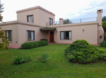 Casa · 150m² · 4 Ambientes · 2 Cocheras · Muy Linda Casa Amoblada en Alquiler en Los Alcanfores