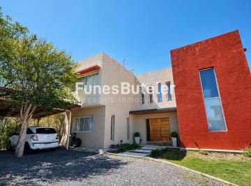Casa de 4 ambientes, Córdoba · Hermosa Casa en Venta 4 Dorm. con Pileta - Complejo Cerrado Villa Warcalde - Av Jose E Zanon