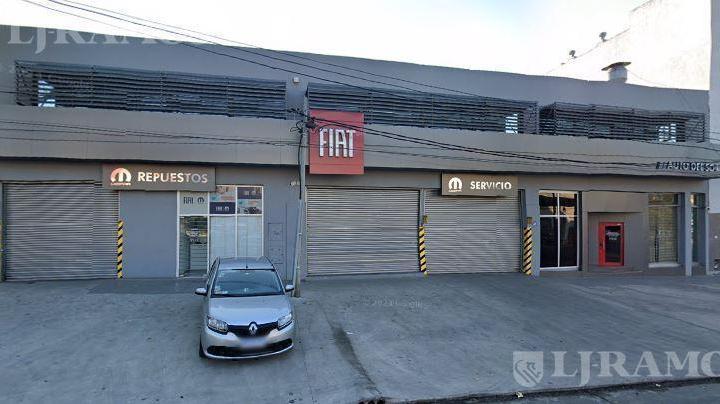 Local comercial · 1800m²