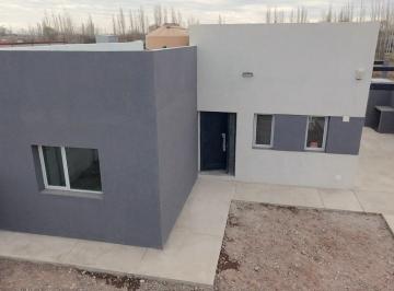 Casa · 83m² · 4 Ambientes · 3 Cocheras · Venta Casa Apto Credito Hipotecario en Fernandez Oro