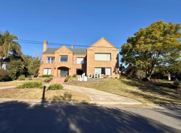 Casa · 1981m² · 10 Ambientes · 6 Cocheras · Casa Frente Al Golf en Las Delicias - en Venta