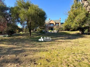 Casa · 1981m² · 10 Ambientes · 6 Cocheras · Casa Frente Al Golf en Las Delicias - en Venta