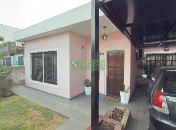 Casa · 131m² · 4 Ambientes · 1 Cochera · Casa 4 Amb. en Venta. Palomar