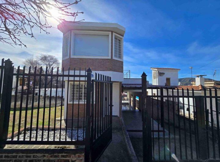 Casa · 450m² · 4 Ambientes · 1 Cochera
