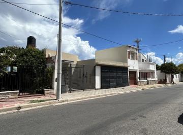 Casa · 248m² · 4 Ambientes · 2 Cocheras · Venta Casa 2 Dorm.. Tomás Jofre Nº1257