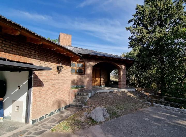 Casa · 336m² · 5 Ambientes · 5 Cocheras