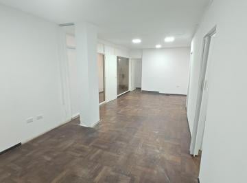 Oficina comercial · 45m² · 3 Ambientes · Oficina en Centro con 2 Privados, Baño y Patio