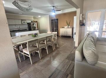 Casa de 6 ambientes, Esperanza · Casa con Pileta en Barrio Este
