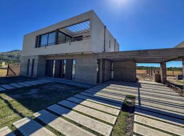 Casa · 222m² · 6 Ambientes · 2 Cocheras · Venta Casa 3 Dorm.. Almasierra. Jk