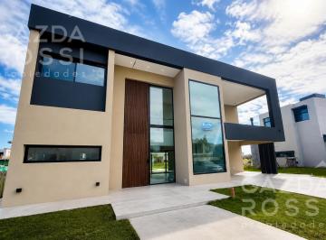 Casa · 270m² · 6 Ambientes · 4 Cocheras · Espectacular Propiedad a Estrenar en Terralagos, Sector Laguna