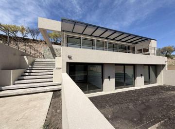 Casa · 195m² · 4 Ambientes · 3 Cocheras · Venta Casa 3 Dorm.. Almasierra. Jk