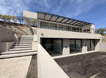 Casa · 195m² · 4 Ambientes · 3 Cocheras · Venta Casa 3 Dorm.. Almasierra. Jk
