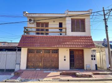 Casa · 82m² · 5 Ambientes · 2 Cocheras · Casa en Alberdi