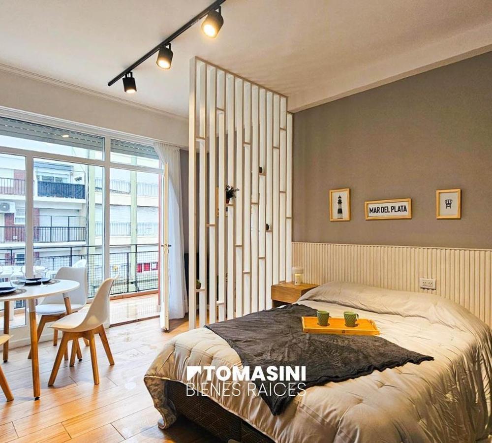 Depto 1 amb, 30m² con balcón terraza — Plaza Colón