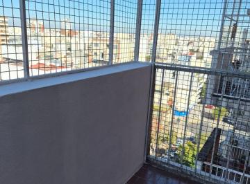 Departamento de 3 ambientes, Villa Urquiza · Amplio 3 Amb. Al Frente. Bcón. Cochera Cubierta