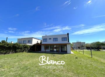 Casa · 184m² · 4 Ambientes · 2 Cocheras · Casa en Venta en Pilar del Este, Pilar, G. B. a. Zona Norte