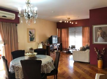 Departamento · 105m² · 3 Ambientes · Venta 3 Ambientes con Dependencia Apto Credito - 6° Frente con Balcon - Flores