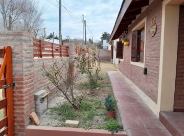 Casa · 110m² · 3 Ambientes · 1 Cochera · Casa Chalet en Venta en Santa María, Córdoba, Argentina