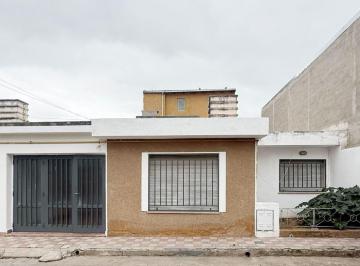 Casa de 7 ambientes, Córdoba · Excelente Casa de 2 Dorm. + Garage