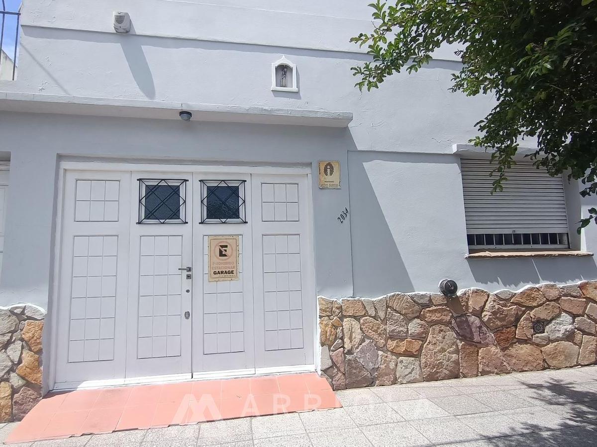 Casa 3 dorm, 140m² con garage y quincho — Macrocentro