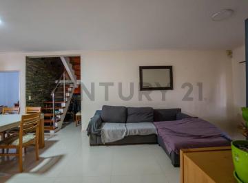 Casa · 104m² · 3 Ambientes · 2 Cocheras · PH en Venta en Los Hornos - 2 Dorm. y Cochera