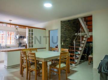 Casa · 104m² · 3 Ambientes · 2 Cocheras · PH en Venta en Los Hornos - 2 Dorm. y Cochera