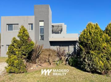 Casa · 205m² · 6 Ambientes · 1 Cochera · Casa en Las Caballerizas