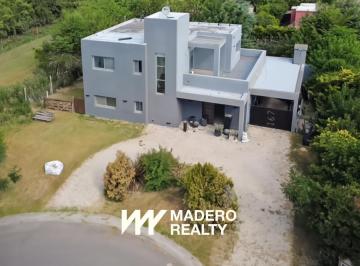 Casa · 205m² · 6 Ambientes · 1 Cochera · Casa en Las Caballerizas