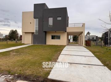 Casa · 847m² · 4 Ambientes · Casa en El Principado