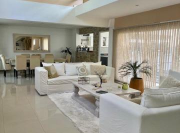 Casa · 290m² · 3 Dormitorios · Casa en Alquiler en El Portillo, Pilar, G. B. a. Zona Norte