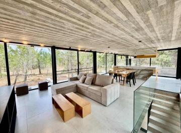 Casa · 150m² · 5 Ambientes · Casa de Categoría en Venta en Villarobles
