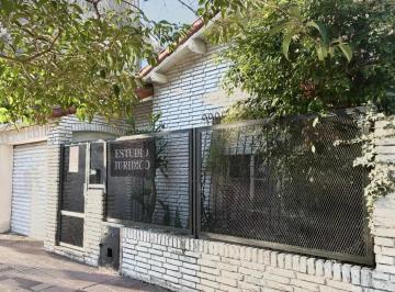 Casa · 120m² · 3 Ambientes · 1 Cochera · Venta de Chalet 3 Ambientes en Lote Propio en Munro