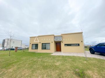 Casa · 153m² · 4 Ambientes · 2 Cocheras · Casa en Venta en Santa Lucia Pilar del Este