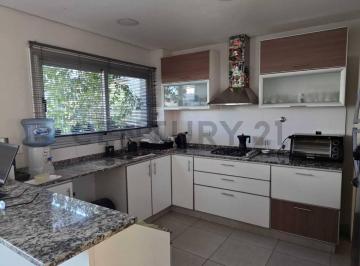 Casa · 170m² · 3 Ambientes · 2 Cocheras · Venta de Casa en Barrio La Bastillas, Las Heras, Mendoza. Id: