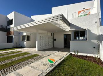Casa · 89m² · 4 Ambientes · 2 Cocheras · Dúplex 2 Dorm. en Rincones de Manantiales