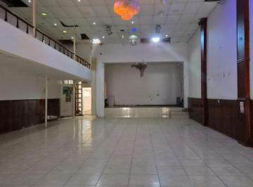 Local comercial de 4 ambientes, Parque Chacabuco · Local Comercial + Vivienda en Venta - Av Carabobo Al 1500
