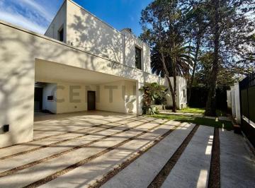 Casa · 350m² · 7 Ambientes · 4 Cocheras · Venta de Casa en Parque Leloir, Ituzaingo, Gba Oeste