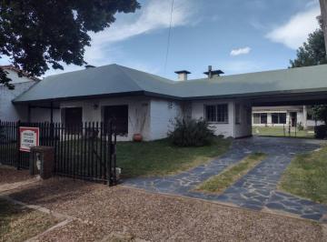 Casa de 6 ambientes, Morón · Casa en Venta en Castelar Sur. Terreno 800 m 2 - Quincho - Pileta