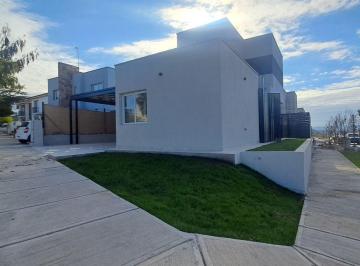 Casa de 6 ambientes, El Challao · Casa en Venta a Estrenar - Barrio La Bastilla - Las Heras