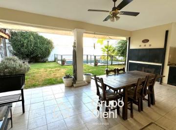 Casa · 300m² · 6 Ambientes · 2 Cocheras · Casa Amplia de 5 Dorm. en Venta, en Cerro de Las Rosas, Zona Norte