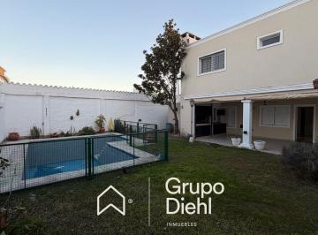 Casa · 300m² · 6 Ambientes · 2 Cocheras · Casa de 5 Dorm. en Cerro de Las Rosas, Zona Norte
